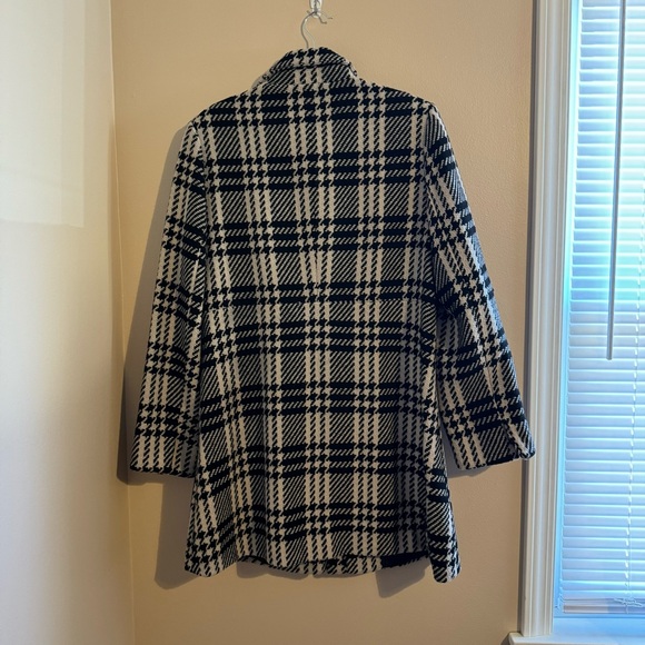 Land’s End Women’s Black and White Coat - Picture 2 of 4